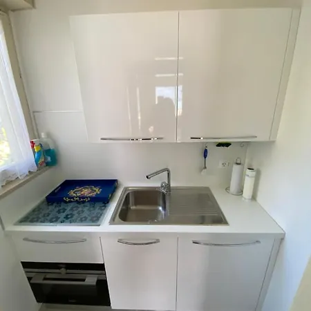 Maggiore- Casa Roccia-ferienwohnung In Pino Sulla Sponda Lejlighed